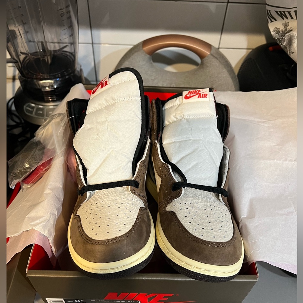 Air Jordan 1 TS Mocha High Sz 8.5 (Dead Stock)